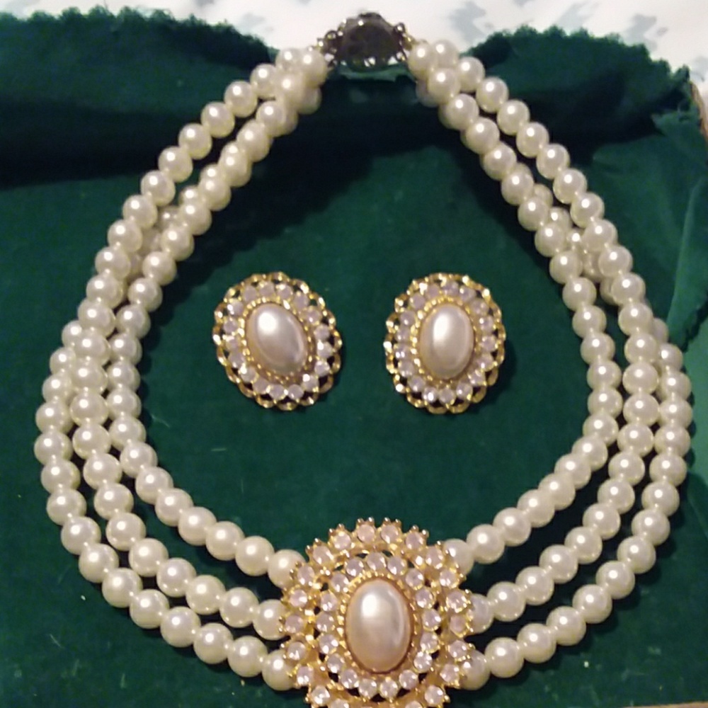 Necklace and earrings